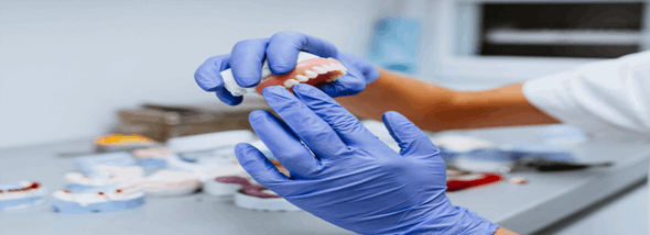 טכנאי שיניים - מה תפקידו והכשרתו, ומה צריך לדעת על מעבדות שיניים? - תמונת המחשה