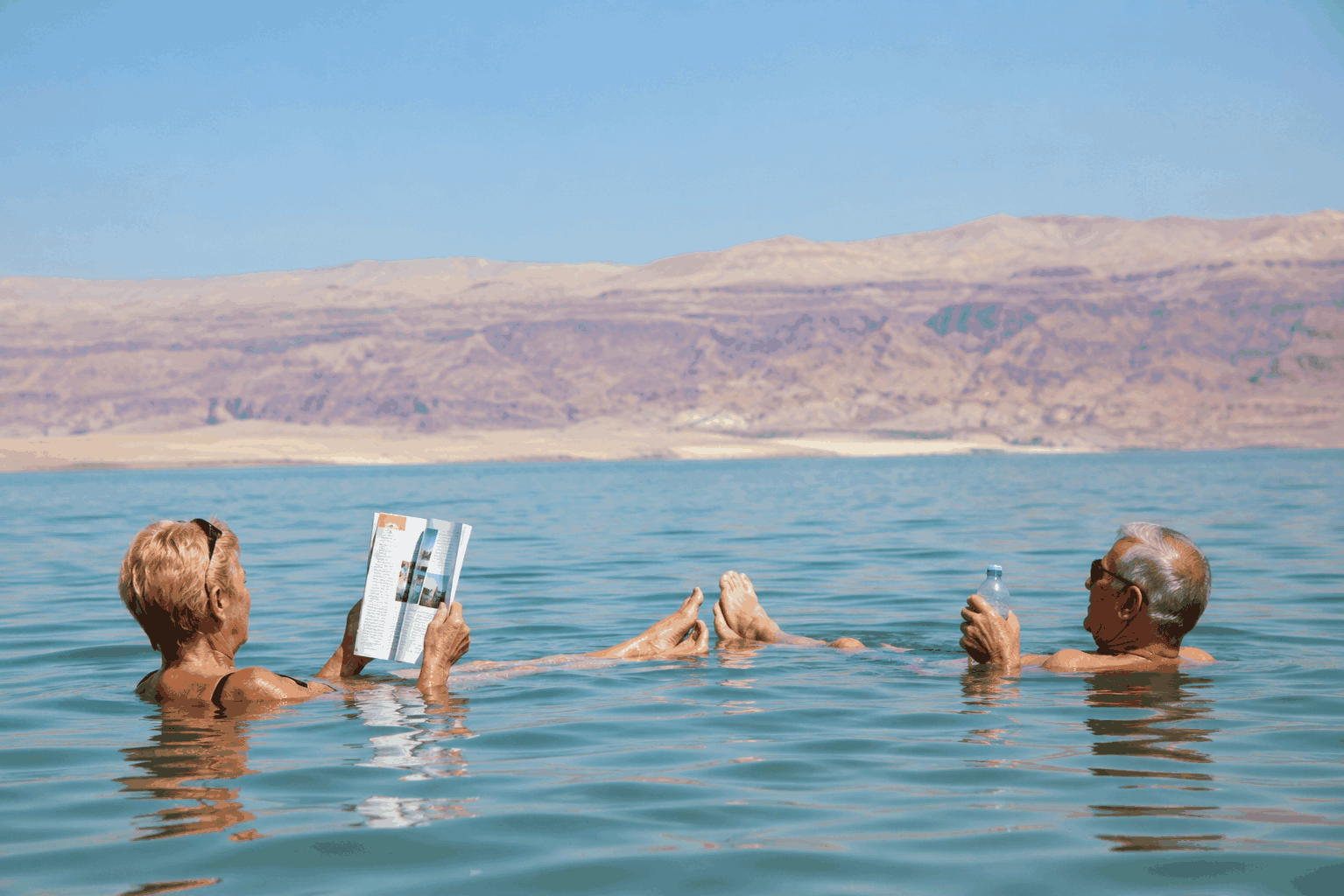 בין נופי המדבר למים העשירים במינרלים. אילוסטרציה: AI