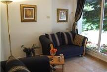 תמונה שצולמה להמחשת העבודות של דיאמנט מיכל - פסיכולוגית מומחית - 1 חדר הטיפול של מיכל דיאמנט - פסיכולוגית מומחית