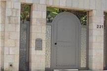 תמונה שצולמה להמחשת העבודות של הפסגה התקנת שערים חשמליים מערכות טלוויזיה במעגל סגור