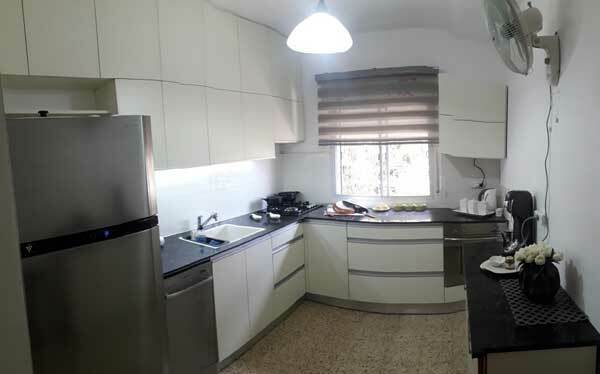תמונה שצולמה להמחשת העבודות של אלימלך יורם הנגר הנייד תמונה של אלימלך יורם הנגר הנייד