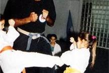 תמונה שצולמה להמחשת העבודות של דניס הישרדות - הגנה עצמית לימוד אומנויות לחימה בהרצליה