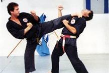 תמונה שצולמה להמחשת העבודות של דניס הישרדות - הגנה עצמית אומנות לחימה להישרדות והגנה עצמית