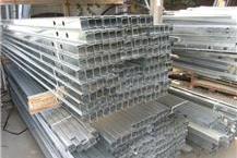 תמונה שצולמה להמחשת העבודות של מרכז לב השרון - 3 מוטות ברזל לבנייה