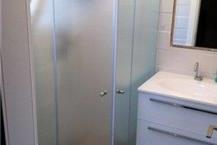 מקלחון זכוכית