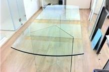 תמונה שצולמה להמחשת העבודות של זכוכית מודיעין - "מרקו" שולחן זכוכית