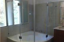 מקלחון פינתי