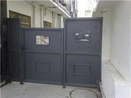 תמונה שצולמה להמחשת העבודות של מאחורי סורגים תמונה של מאחורי סורגים