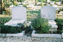 תמונה שצולמה להמחשת העבודות של יד עד שיפוץ מצבות בבת ים