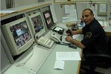 מוקד טלפוני של חברת שמירה