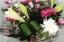 תמונה שצולמה להמחשת העבודות של פרחי חן - 2 זרי פרחים עונתיים