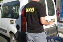 תמונה שצולמה להמחשת העבודות של שליחויות 2000 משלוחים עם רכבים