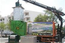 תמונה שצולמה להמחשת העבודות של נוי שרותי תברואה בע"מ - 2 טיפול באשפה עם מנוף