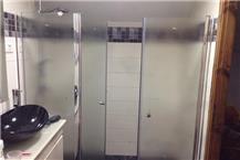 מקלחונים עם זכוכית צרובה