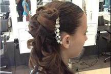 תמונה שצולמה להמחשת העבודות של מספרת שמפו איפור כלות