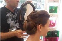 תמונה שצולמה להמחשת העבודות של מספרת שמפו מכירת מוצרי טיפוח