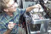 טכנאי אלקטרוניקה לתיקון טלביזיות