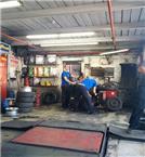 תמונה שצולמה להמחשת העבודות של צמיגי "לביטל" - 2 בדיקת תקינות צמיגים