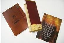 תמונה שצולמה להמחשת העבודות של דפוס אות הפקות דפוס מגוונות