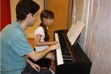 תמונה שצולמה להמחשת העבודות של אקורד סטודיו - 1 שיעור נגינה על פסנתר