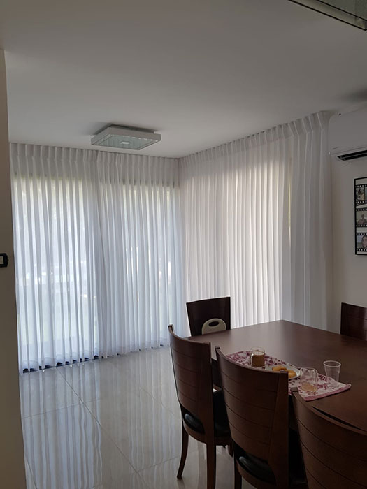תמונה שצולמה להמחשת העבודות של וילונות סנרול-מוצרי הצללה תמונה של וילונות סנרול-מוצרי הצללה