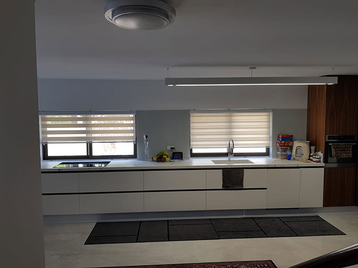 תמונה שצולמה להמחשת העבודות של וילונות סנרול-מוצרי הצללה תמונה של וילונות סנרול-מוצרי הצללה