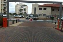 תמונה שצולמה להמחשת העבודות של גיא שערים - 3 מחסום לחנייה