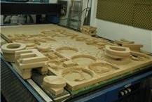 תמונה שצולמה להמחשת העבודות של א.א. פנגרף חיתוך עץ בגדלים שונים