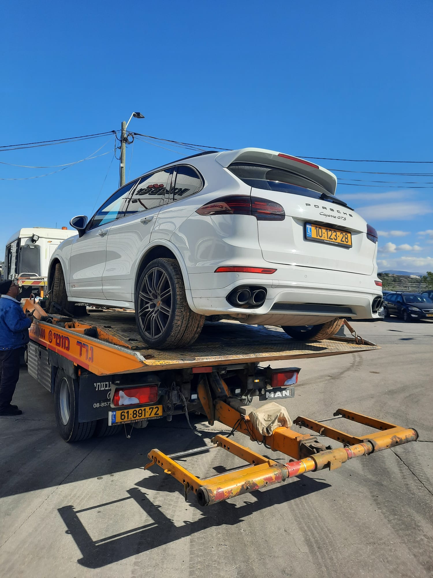 תמונה שצולמה להמחשת העבודות של גרר מוטי תמונה של גרר מוטי