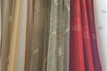 וילונות בצבעים שונים 