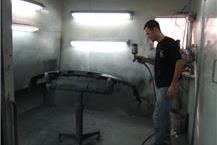 תמונה שצולמה להמחשת העבודות של יופלסט פגושים לרכב פחחות לדו גלגלי