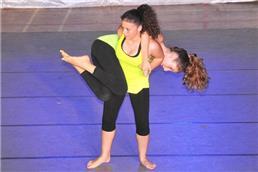 תמונה שצולמה להמחשת העבודות של אמנות הבלט - נולדנו לרקוד לימודי ריקוד ותנועה עם השתתפות בתחרויות