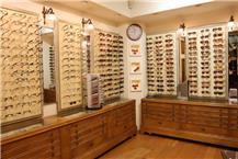 תמונה שצולמה להמחשת העבודות של אופטיקה כמו פעם מגוון משקפי ראייה