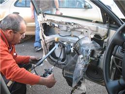 תמונה שצולמה להמחשת העבודות של מאיר תיקונים לרכב - תיקון חלונות חשמל,ותיקון מנעולים לדלתות הרכב - 3 תמונה של מאיר תיקונים לרכב - תיקון חלונות חשמל,ותיקון מנעולים לדלתות הרכב