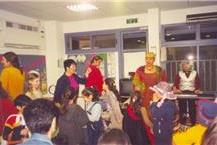 תמונה שצולמה להמחשת העבודות של שמיר שרה - קומיקאית אמני בידור