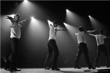 תמונה שצולמה להמחשת העבודות של יובל וליסל בק סטפס תמונה של יובל וליסל בק סטפס