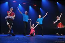 תמונה שצולמה להמחשת העבודות של יובל וליסל בק סטפס תמונה של יובל וליסל בק סטפס