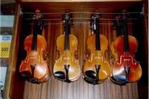 תמונה שצולמה להמחשת העבודות של לב סטרינקובסקי - בונה כינורות מכירת כלי מיתר בירושלים