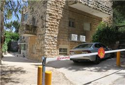 תמונה של ד"ר גלעד הר ציון-מומחה ליישר שיניים