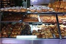 תמונה שצולמה להמחשת העבודות של מאפיית ליאור אפיית חלות בצורות שונות