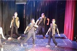 תמונה שצולמה להמחשת העבודות של סטודיו R - 3 לימודי ריקודי אקדמיים