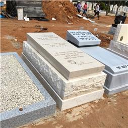 תמונה שצולמה להמחשת העבודות של שיש אלון מצבות יהוד תמונה של שיש אלון מצבות יהוד