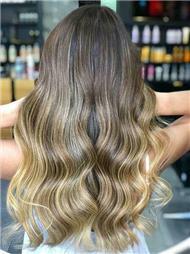 תמונה שצולמה להמחשת העבודות של אבי אוחנה עיצוב שיער פתיחת תלתלים