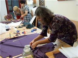 תמונה שצולמה להמחשת העבודות של הסדנא בכיכר: הבית ליצירה אומנותית לימודי אופנה