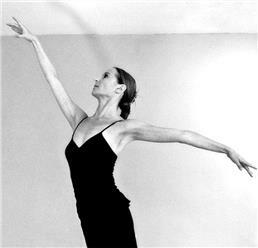 תמונה שצולמה להמחשת העבודות של ענת אקרמן - אומנות הבלט קלאסי סדנאות ריקוד באירועים