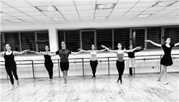 תמונה שצולמה להמחשת העבודות של ענת אקרמן - אומנות הבלט קלאסי ריקוד ותנועה מקצועיים