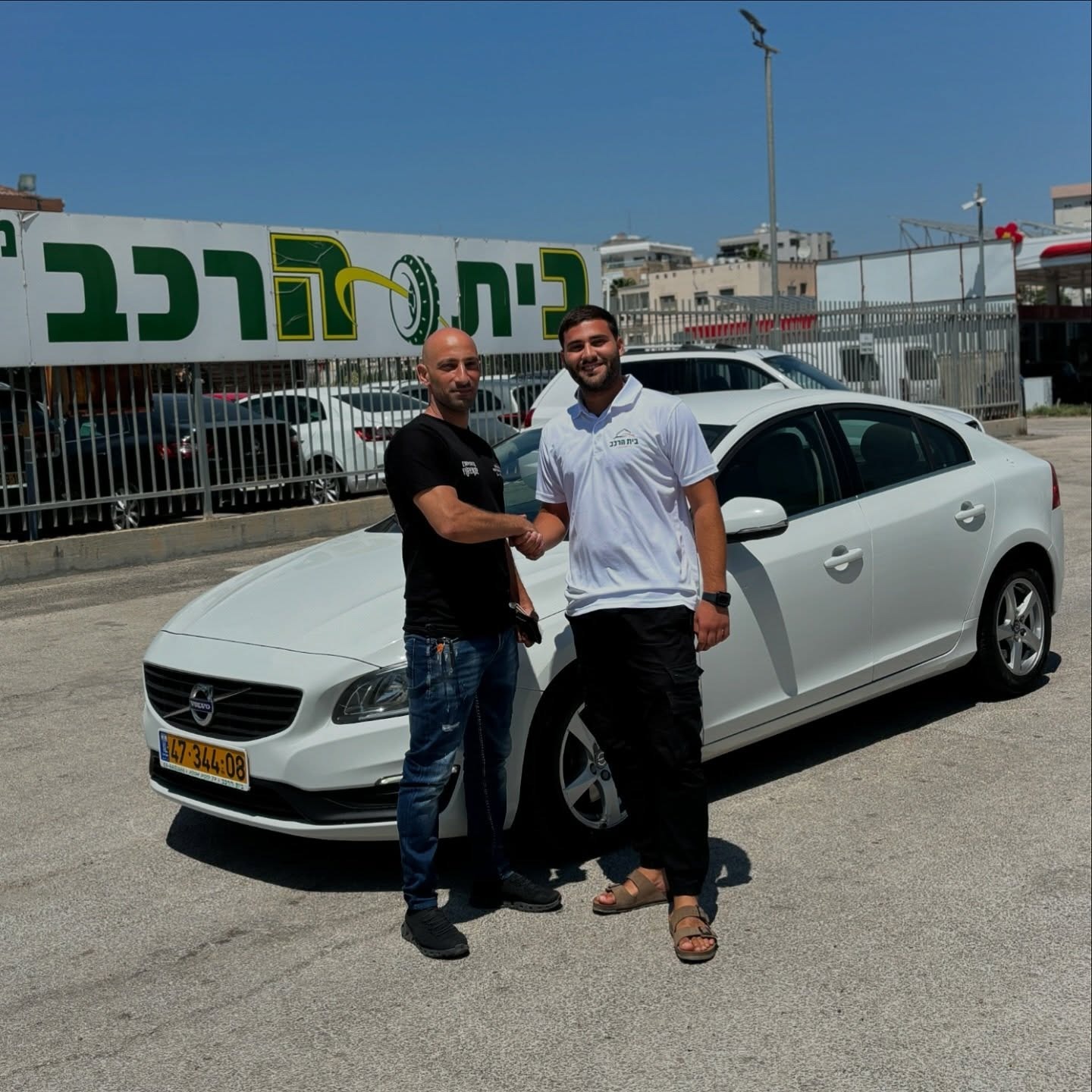 תמונה שצולמה להמחשת העבודות של בית הרכב תמונה של בית הרכב