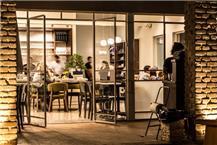 תמונה של הרואה בקפה-כשר חלבי