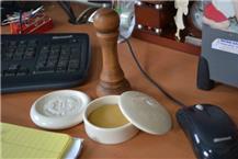 תמונה שצולמה להמחשת העבודות של רותם חותמות - 3 אספקת בקבוקי דיו