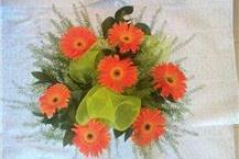 תמונה שצולמה להמחשת העבודות של זר של אושר מגוון זרי פרחים